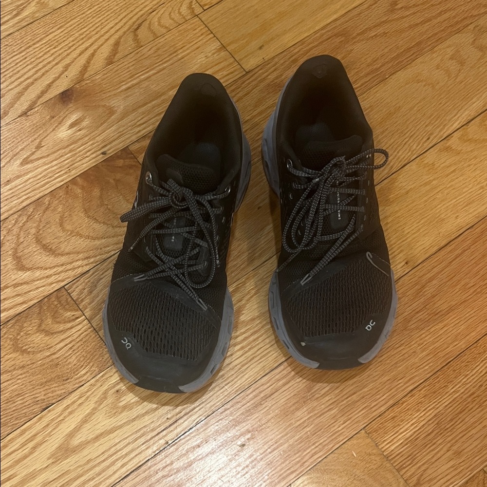 On Running Men's Black and Gray Athletic Shoes